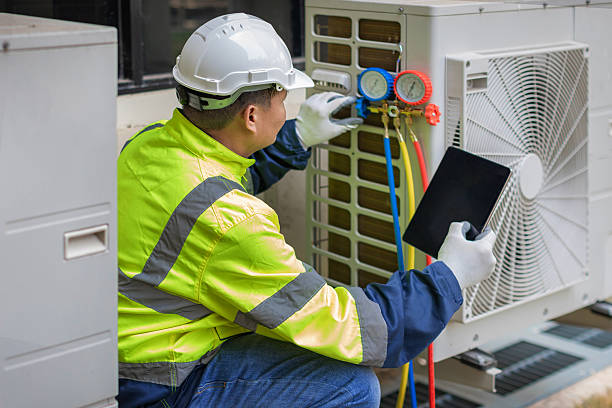 Professional Hvac technician working in Panama City, FL